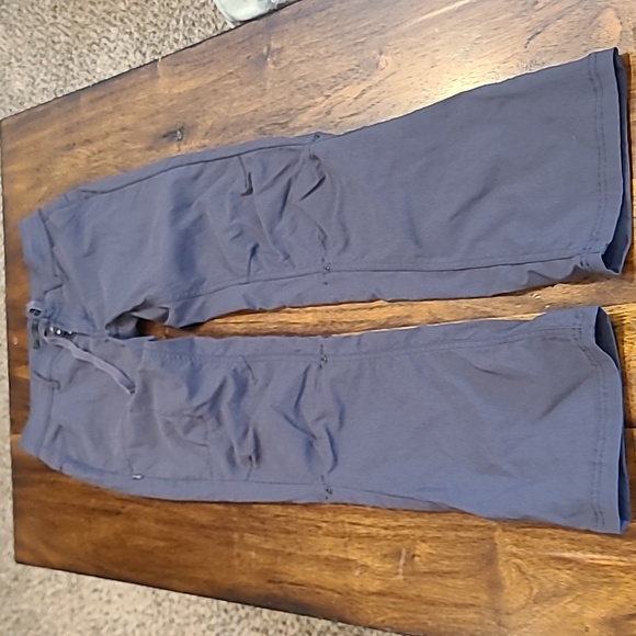 Prana women's size 4 pants/capri grey pants. - Picture 4 of 8